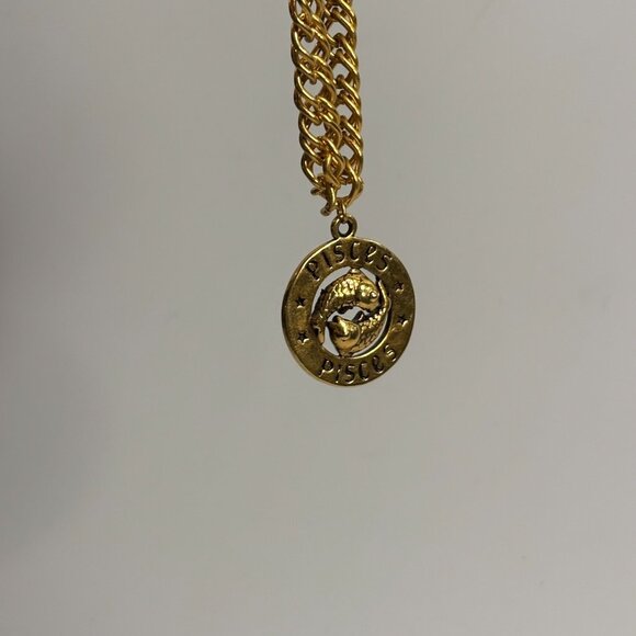 Charm Bracelet Pisces Zodiac Gold Tone Chunky Chain Intricate Fish Medallion Y2K - Picture 5 of 9